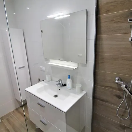 Velas Vue Адехе