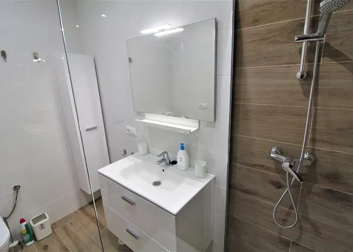 Velas Vue Адехе